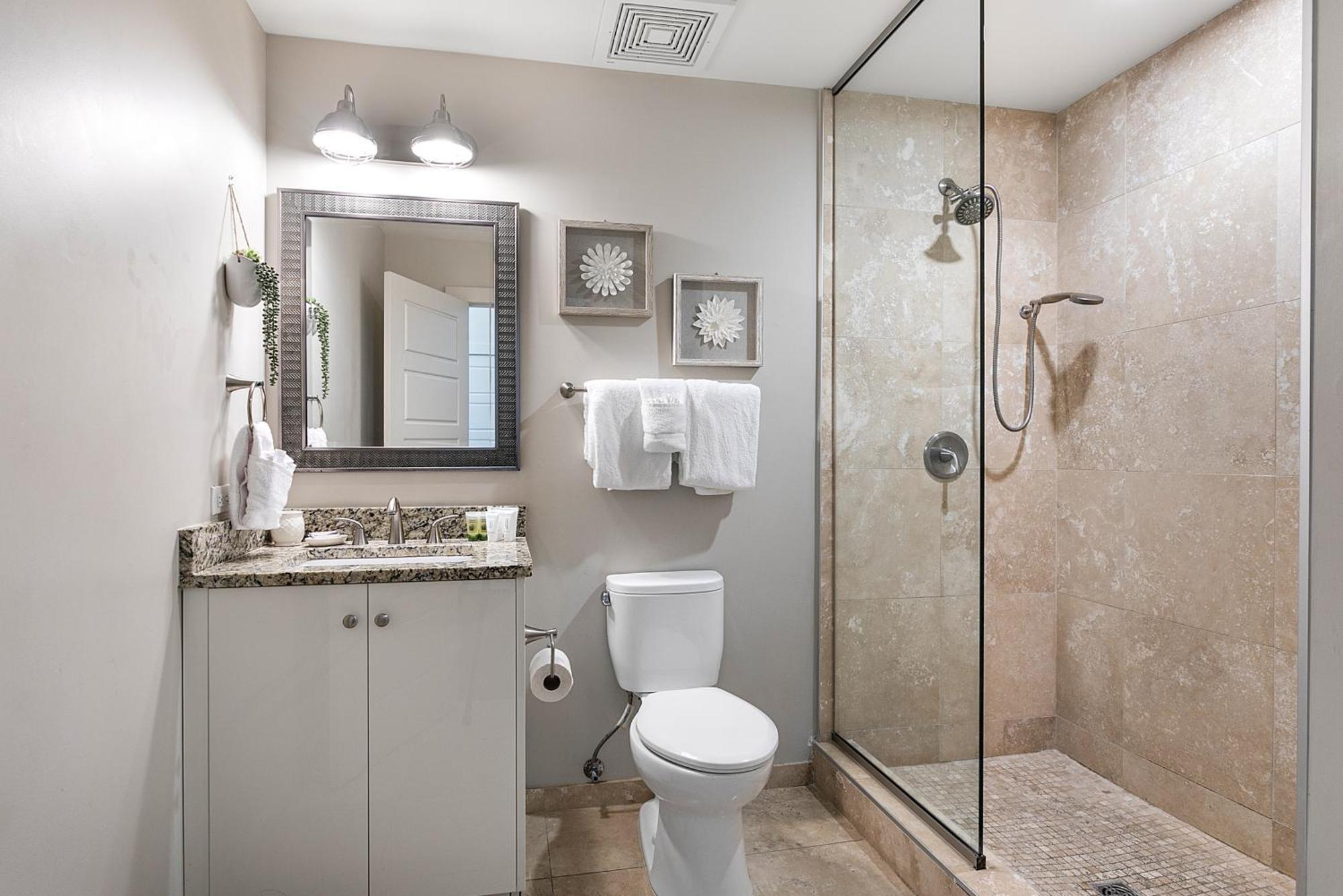 Tasteful Walking Distance To French Quarter Apartment *